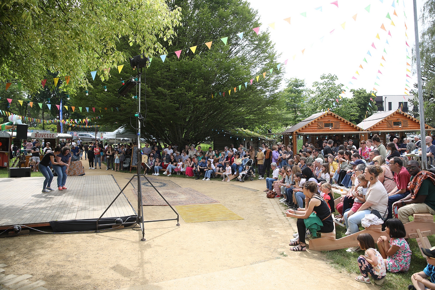 La fête est dans le bourg big
