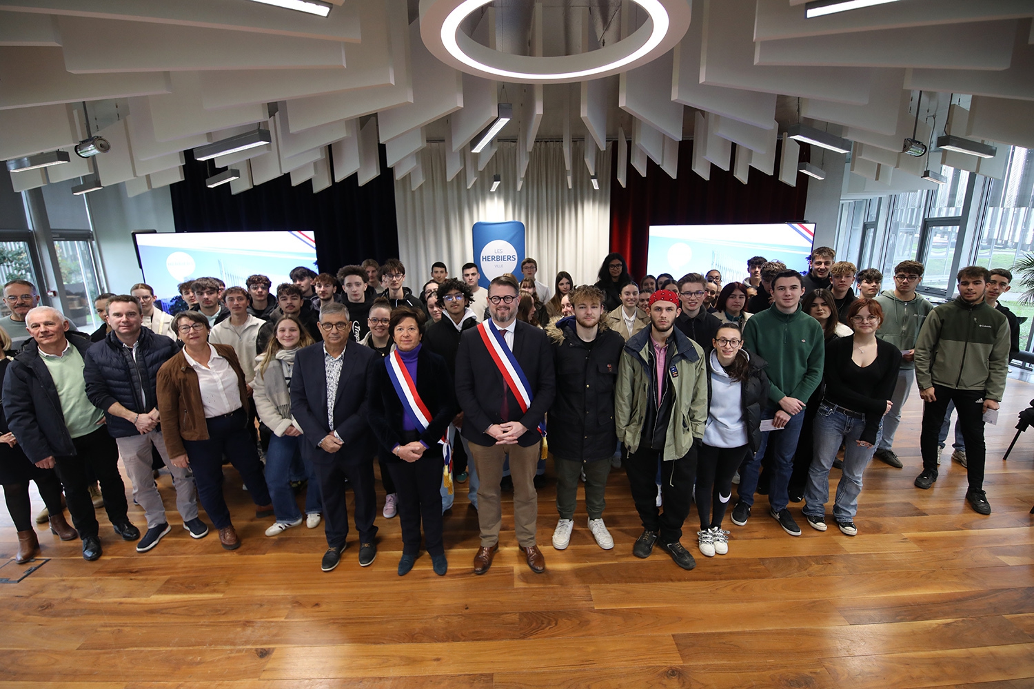 remise des cartes électorales big