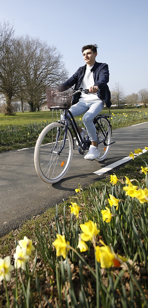 VeloSurPisteCyclableVilleDesHerbiers25 copie